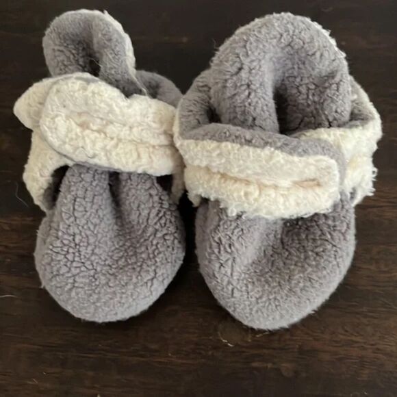 Zutano Copie Furry Gripper Baby Bootie Gray Size 3 months - Picture 1 of 3